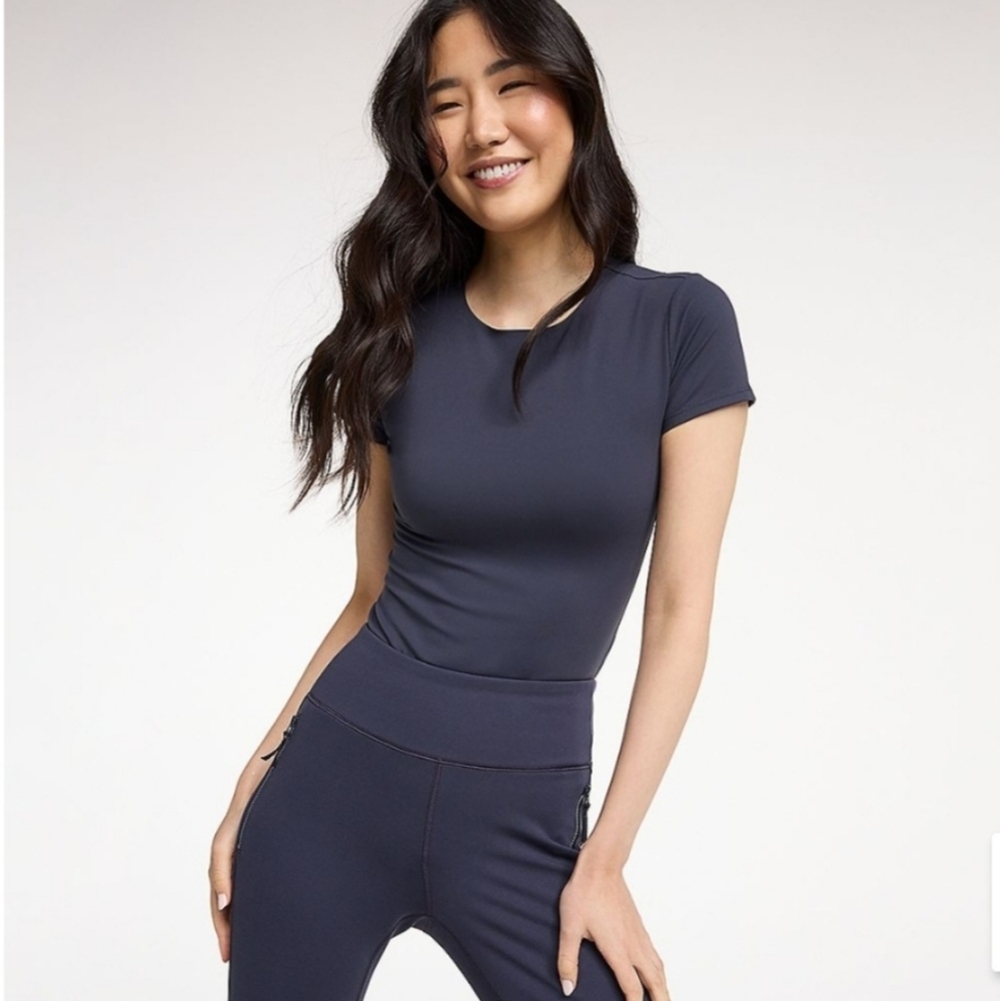 Women's Short-Sleeve Gray Bodysuit - Sleek Fitted Style Size XS